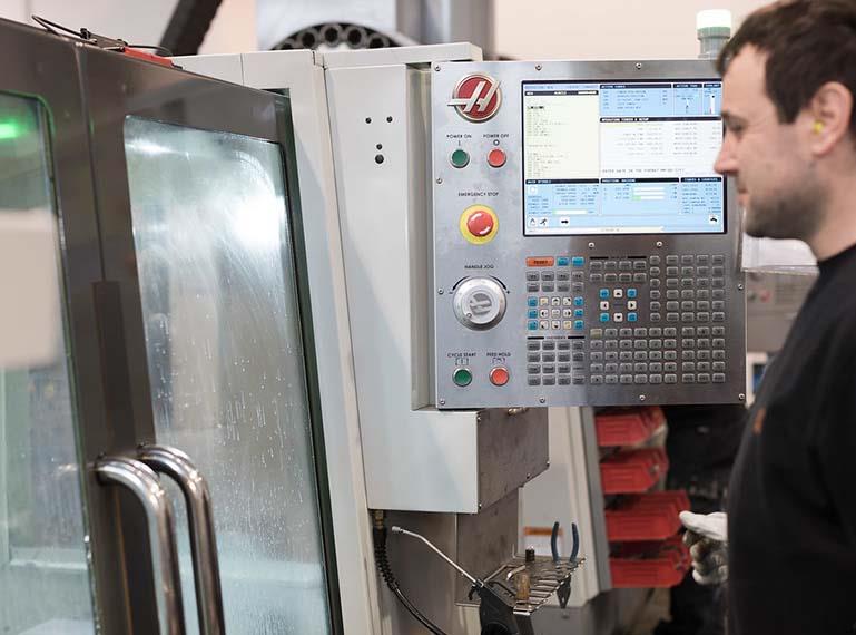 Role of CNC Operator vs. Machinist